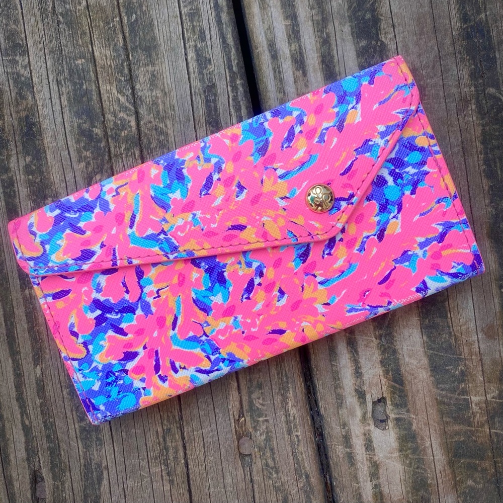 Lilly Pulitzer “It’s Always Sunny Somewhere” Neon Folding Wallet/Sunnies Case